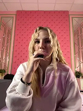 Sky Cutie online show from December 3, 4:35 am