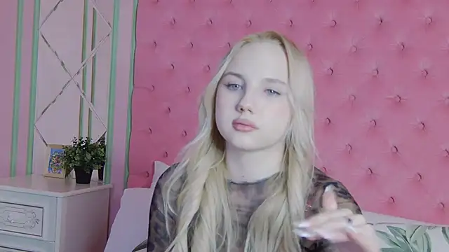 Sky Cutie online show from April 2, 4:52 am