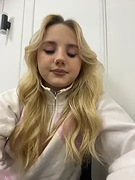 Sky Cutie online show from November 29, 4:45 am