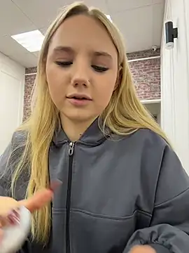 Sky Cutie online show from November 8, 4:05 am