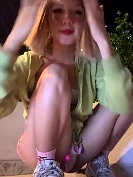 Snapshot of SweetBunnyGF chatting on October 1, 12:27 am SweetBunnyGF online show from October 1, 12:27 am