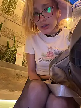 SweetBunnyGF online show from June 5, 11:21 pm