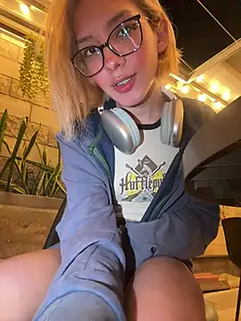 SweetBunnyGF online show from May 25, 1:05 am
