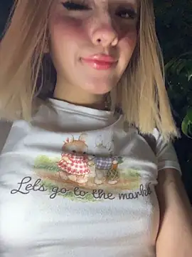 SweetBunnyGF online show from December 3, 11:25 pm