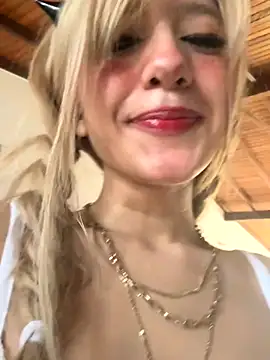Snapshot of SweetBunnyGF chatting on September 9, 9:35 pm SweetBunnyGF online show from September 9, 9:35 pm