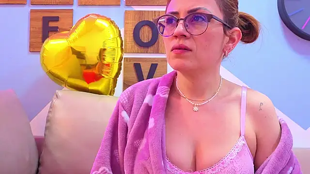 Snapshot of Victoria_Fallon chatting on November 19, 11:10 am Victoria Fallon online show from November 19, 11:10 am