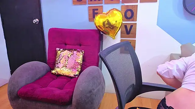 Snapshot of Victoria_Fallon chatting on November 25, 9:04 pm Victoria Fallon online show from November 25, 9:04 pm