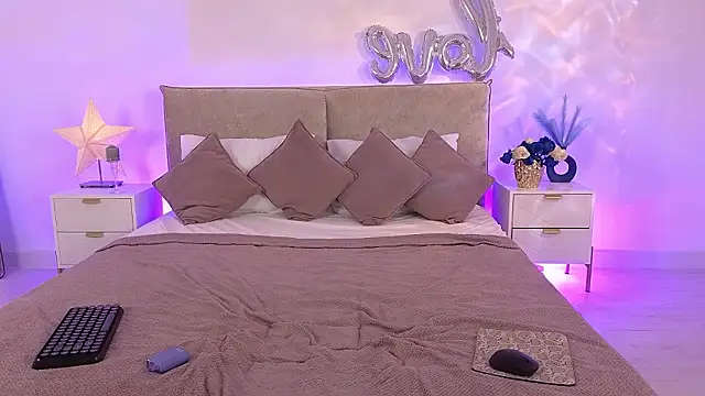 Jules night online show from March 14, 9:21 pm