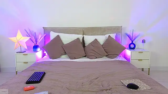 Jules night online show from November 19, 9:26 pm