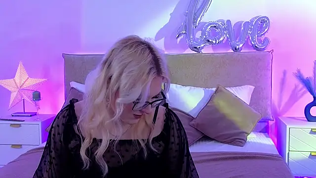 Snapshot of Jules_night chatting on May 3, 9:07 pm Jules night online show from May 3, 9:07 pm