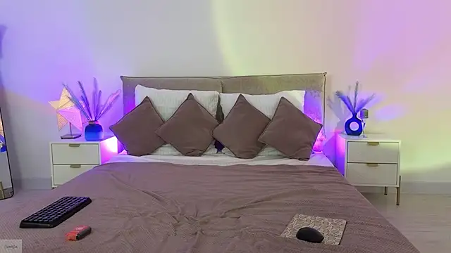 Jules night online show from November 17, 9:41 pm