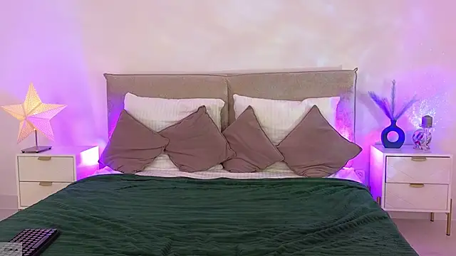 Jules night online show from November 26, 9:26 pm