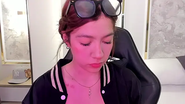 doll eyees  online show from September 24, 2:29 am