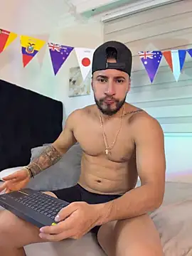 Snapshot of Thiago_Hill chatting on June 28, 9:10 pm Thiago Hill online show from June 28, 9:10 pm