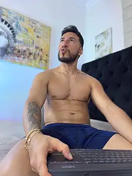 Thiago Hill online show from June 3, 6:36 am