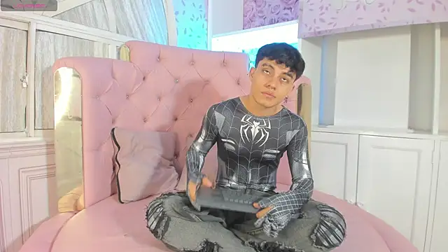 Dani rivass online show from December 19, 11:45 am