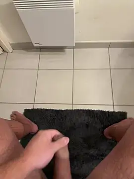 Snapshot of julienCr7 chatting on February 17, 7:05 am julienCr7 online show from February 17, 7:05 am