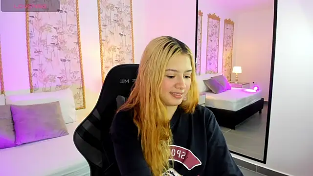 daniand  online show from November 1, 2:07 am