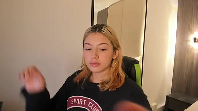 daniand  online show from November 19, 11:54 am