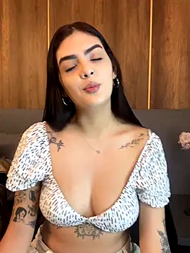 Snapshot of AliceRitter chatting on October 6, 6:30 pm AliceRitter online show from October 6, 6:30 pm