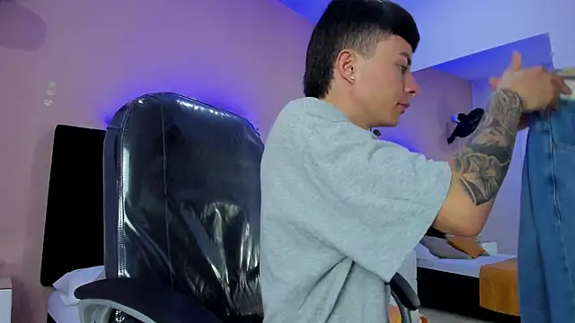 Nascary Fox online show from December 15, 7:52 pm