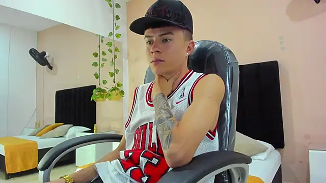 Nascary Fox online show from December 2, 7:15 pm