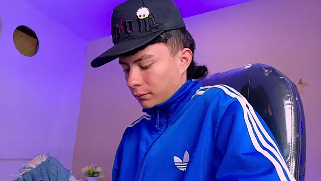 Snapshot of Nascary_Fox chatting on July 1, 11:43 am Nascary Fox online show from July 1, 11:43 am