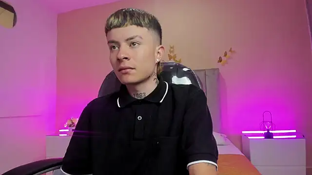 Nascary Fox online show from April 2, 12:45 pm