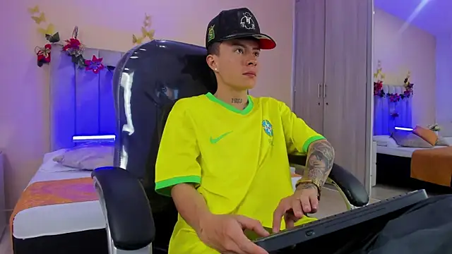 Nascary Fox online show from December 22, 7:25 pm