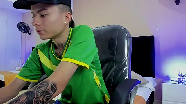 Nascary Fox online show from November 12, 8:01 pm