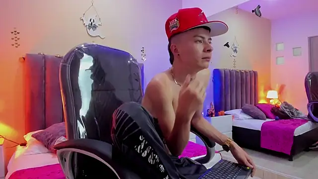 Nascary Fox online show from October 29, 7:35 pm