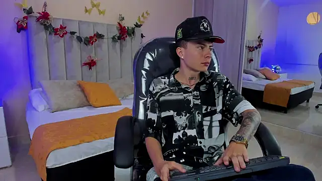 Nascary Fox online show from December 21, 1:13 pm