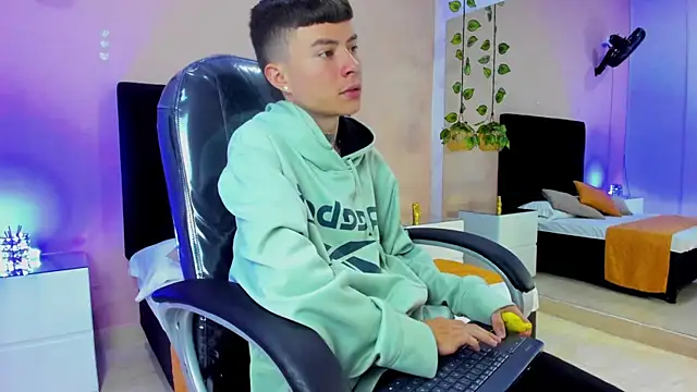 Nascary Fox online show from November 27, 7:58 pm