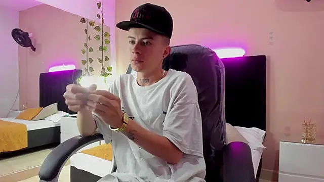 Nascary Fox online show from November 3, 8:01 pm