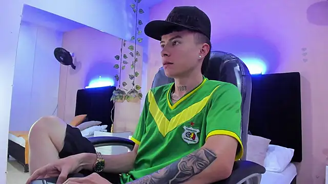 Nascary Fox online show from December 5, 7:23 pm