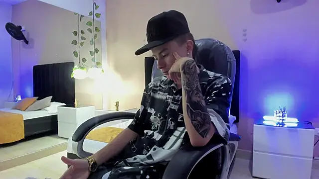 Nascary Fox online show from November 15, 8:02 pm