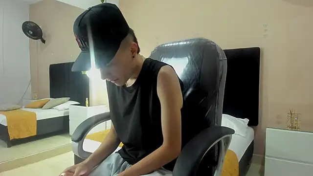 Nascary Fox online show from November 4, 7:50 pm