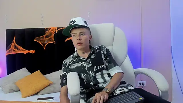 Nascary Fox online show from October 4, 7:59 pm
