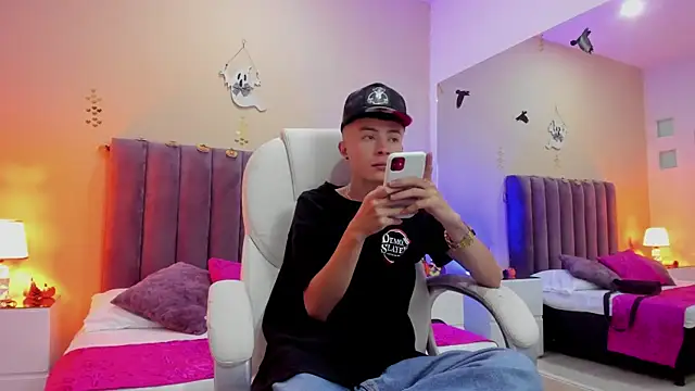 Nascary Fox online show from October 28, 7:35 pm