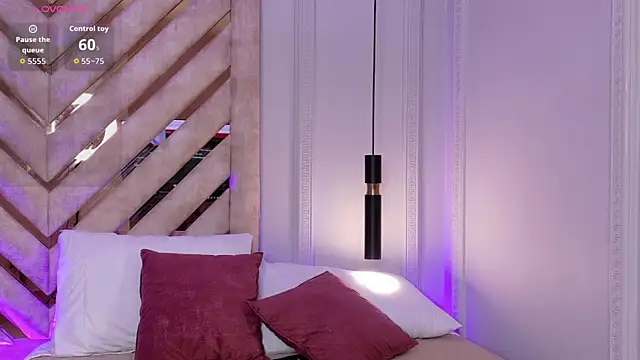 Martina-Roberts- online show from February 6, 5:47 am