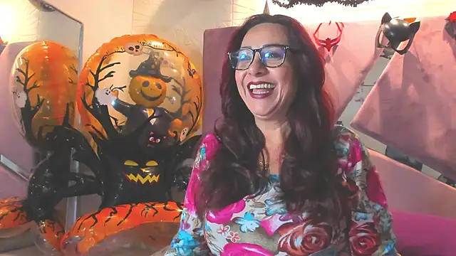 Snapshot of Madame_Angelic_ chatting on October 19, 5:43 am Madame Angelic online show from October 19, 5:43 am