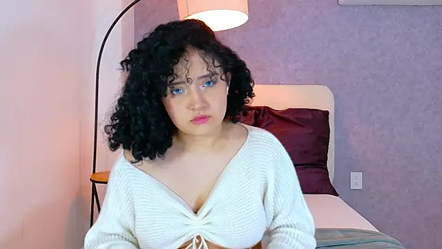 Snapshot of Tracielowe_w chatting on November 27, 3:29 am Tracielowe w online show from November 27, 3:29 am