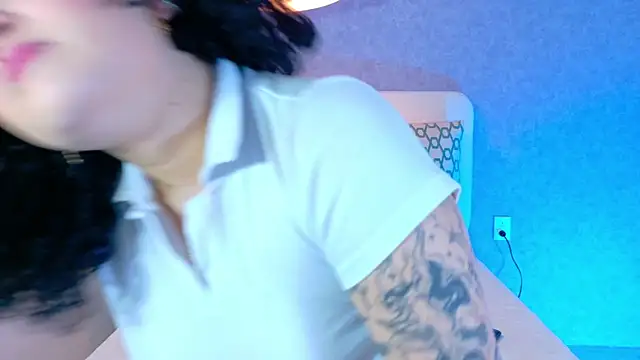 Snapshot of Tracielowe_w chatting on November 2, 3:22 am Tracielowe w online show from November 2, 3:22 am