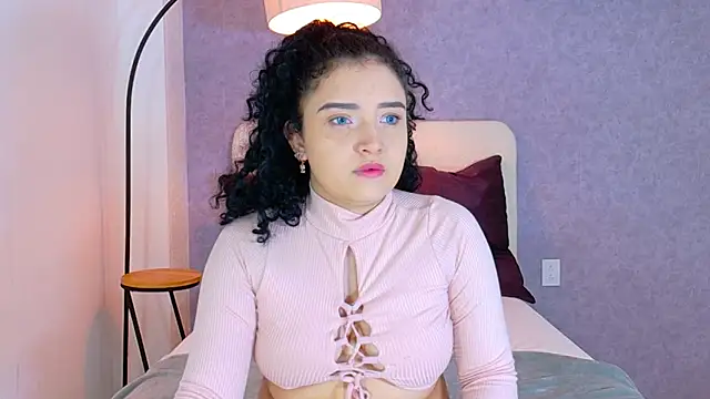 Snapshot of Tracielowe_w chatting on November 23, 3:38 am Tracielowe w online show from November 23, 3:38 am