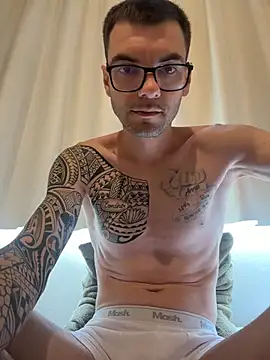 Leonsouzaof online show from December 1, 5:25 pm