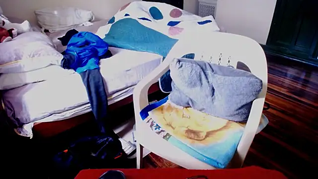 Snapshot of fenix_colette chatting on June 2, 1:33 pm fenix colette online show from June 2, 1:33 pm