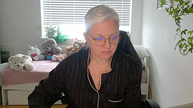 Snapshot of Linsy_Kim chatting on February 1, 9:29 am Linsy Kim online show from February 1, 9:29 am