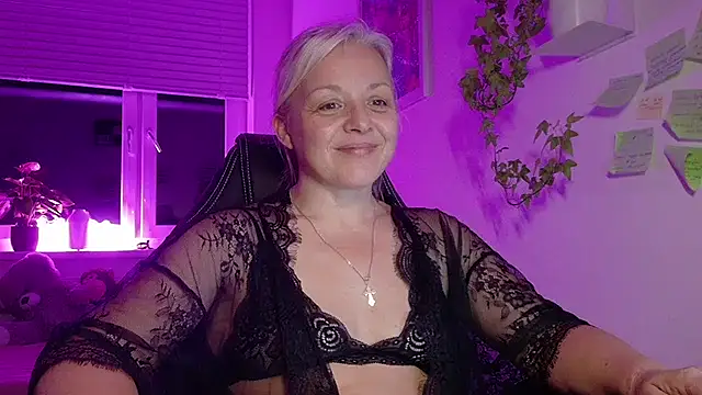 Linsy Kim online show from March 4, 10:39 pm