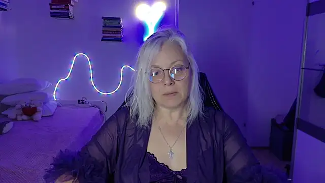 Linsy Kim online show from April 18, 7:07 pm