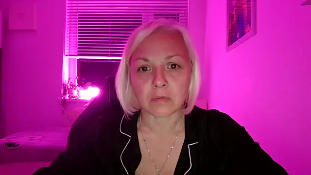 Snapshot of Linsy_Kim chatting on September 27, 7:09 pm Linsy Kim online show from September 27, 7:09 pm